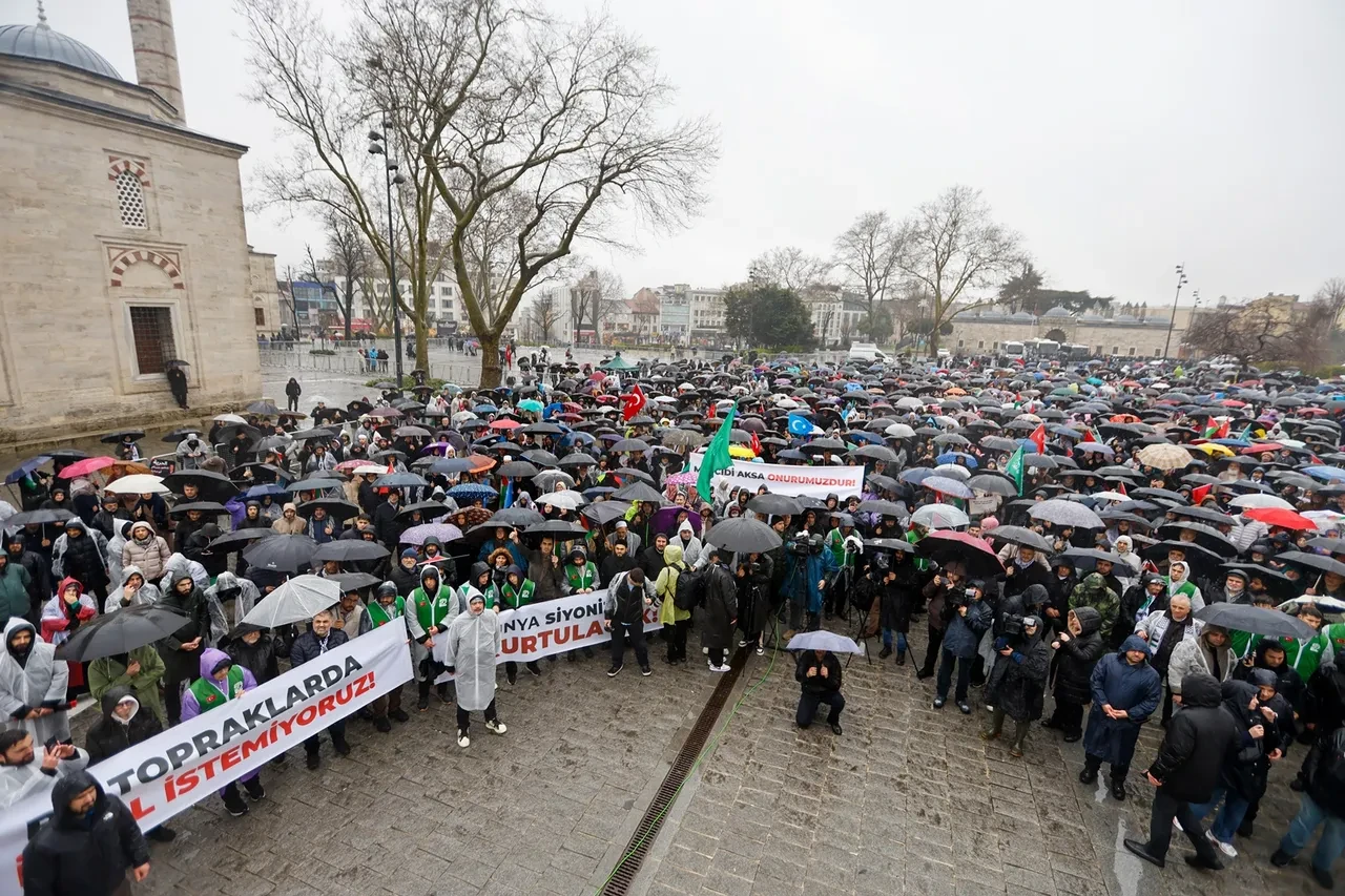 İstanbul sağanak altında Filistin için yürüdü: "İsrail ve ABD’nin zulmüne karşı küresel intifada"