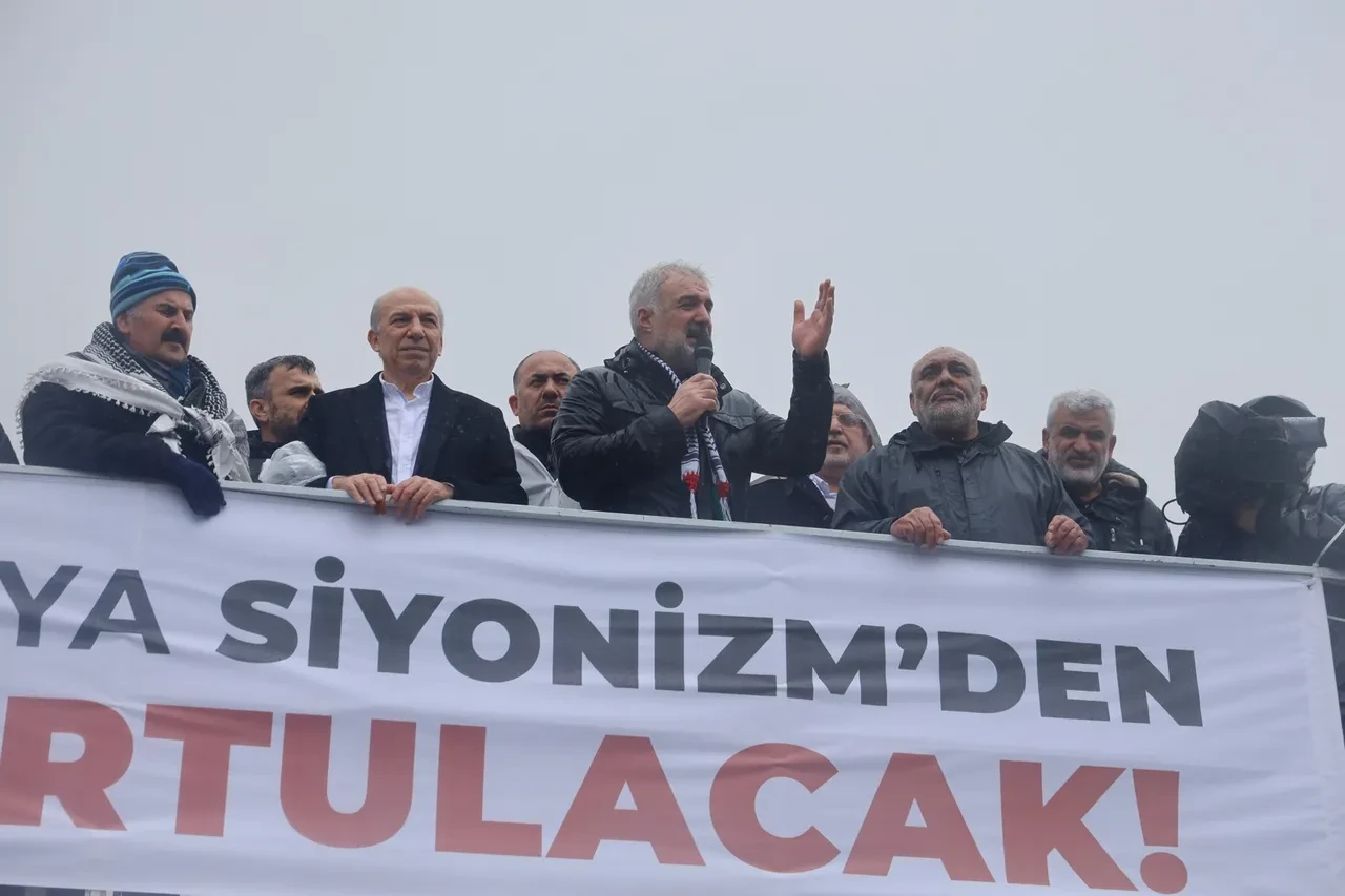 İstanbul sağanak altında Filistin için yürüdü: "İsrail ve ABD’nin zulmüne karşı küresel intifada"