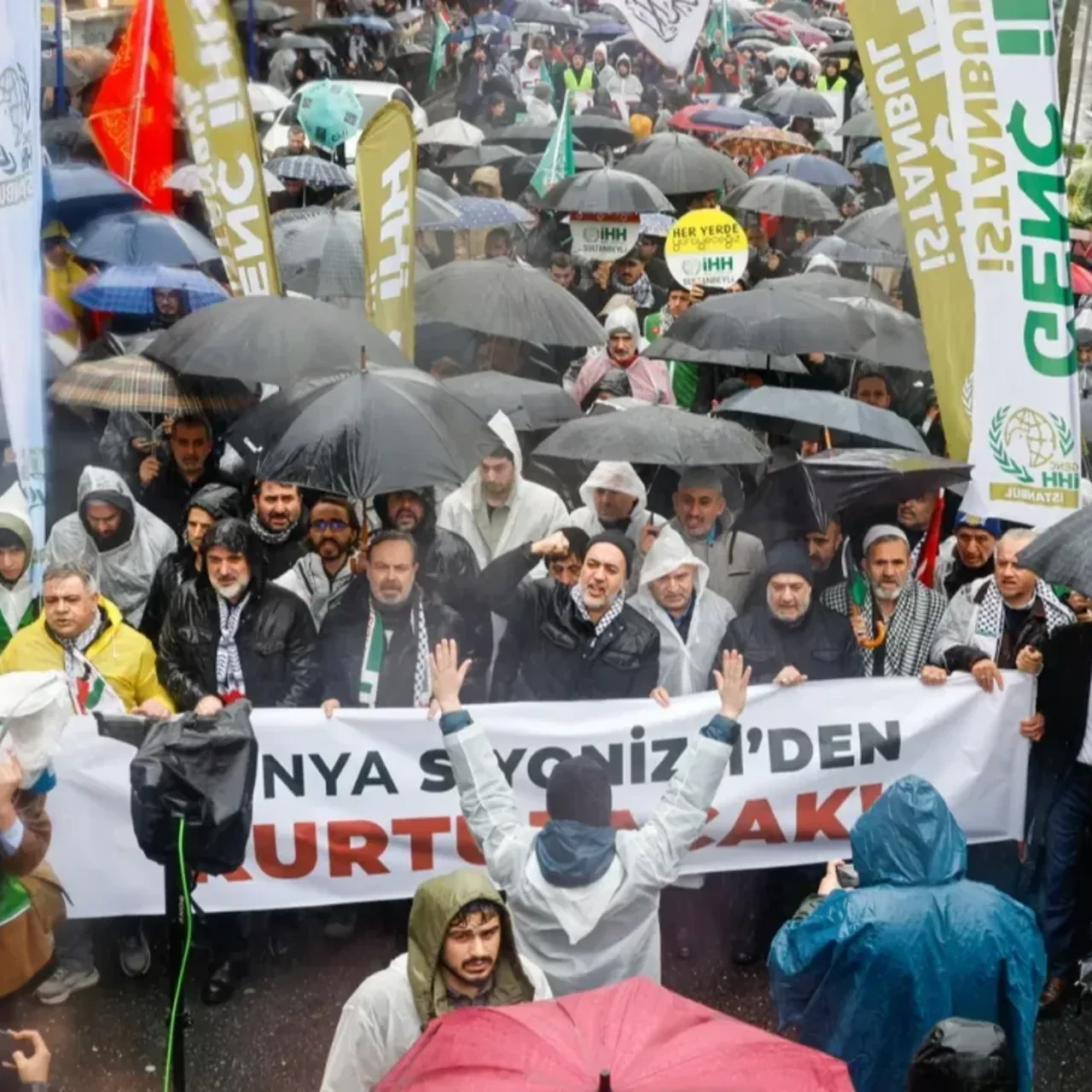 İstanbul sağanak altında Filistin için yürüdü: 