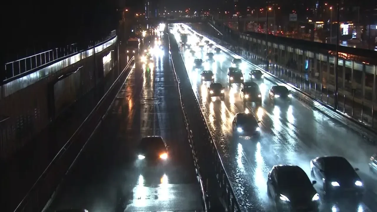 İstanbul'da sağanak alarmı: AKOM'dan şehre 6 günlük uyarı