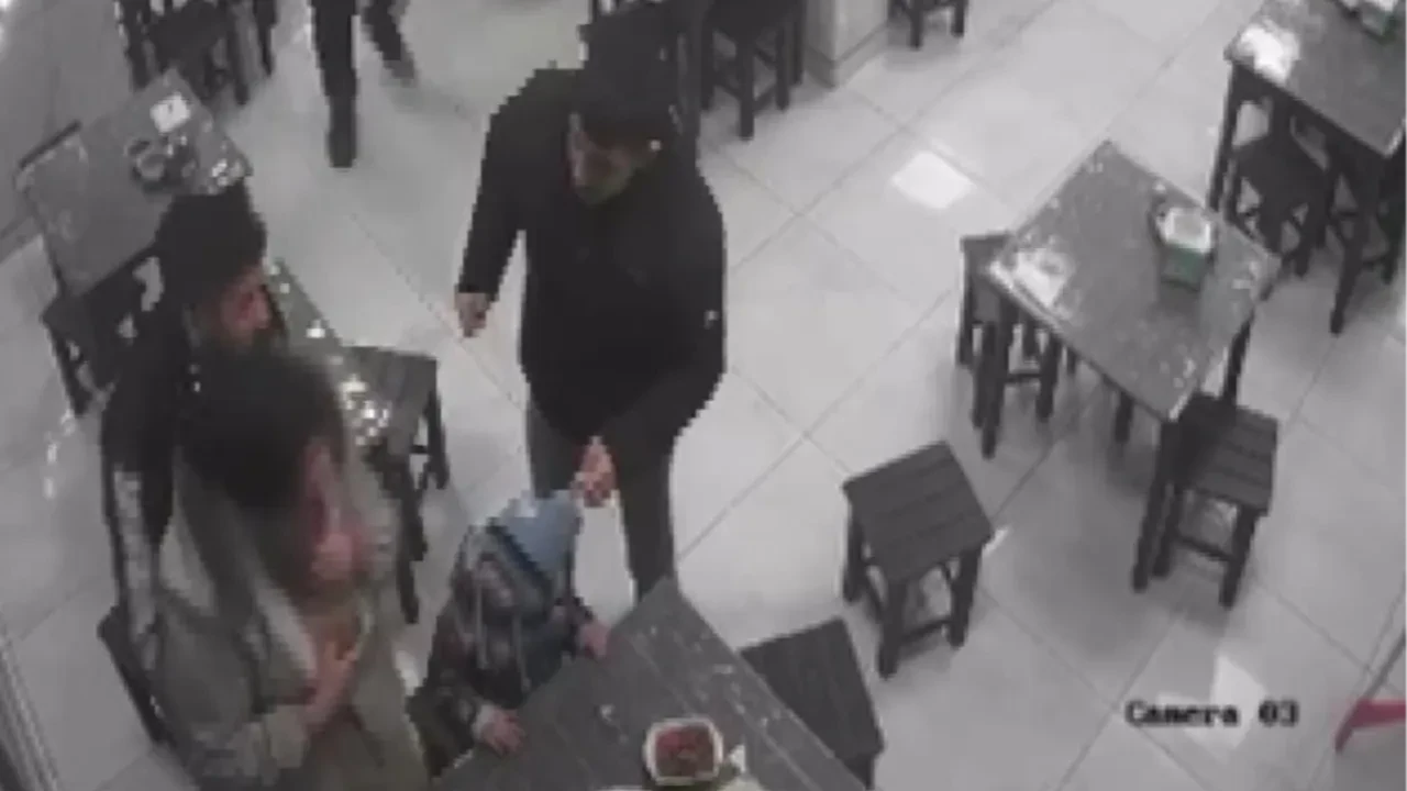 Lokantacı esnafından kadın müşterisine hayat kurtaran manevra