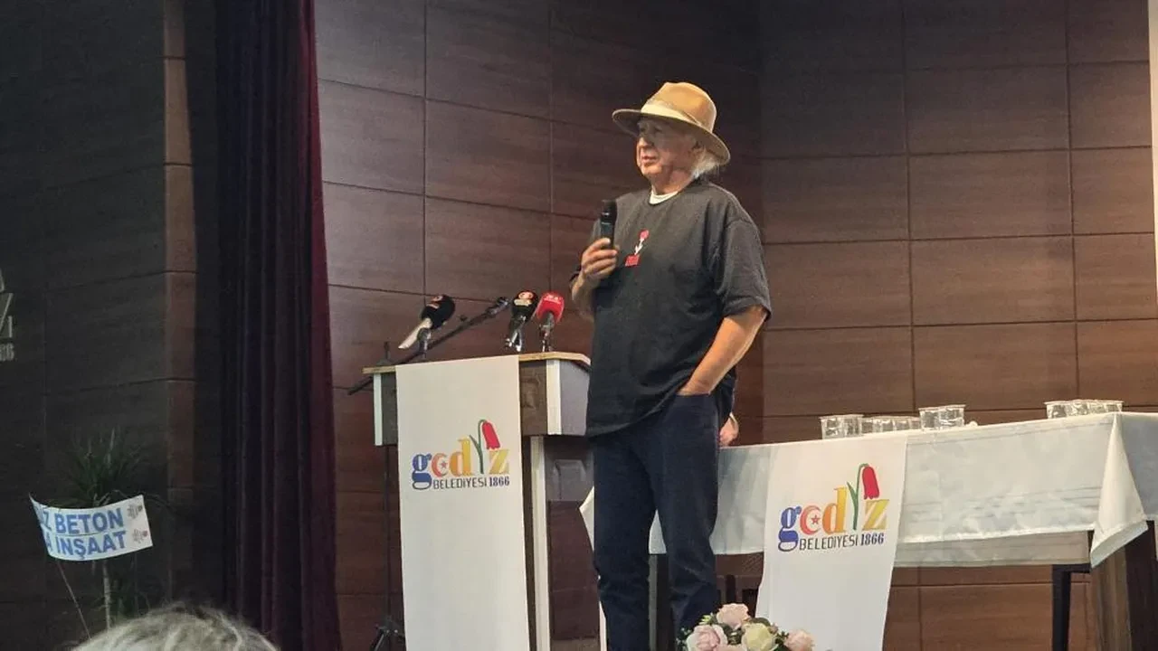 Şener Üşümezsoy net bir dille uyardı: "Fayın stresi bitmedi" Riskin en fazla olduğu bölgeleri açıkladı