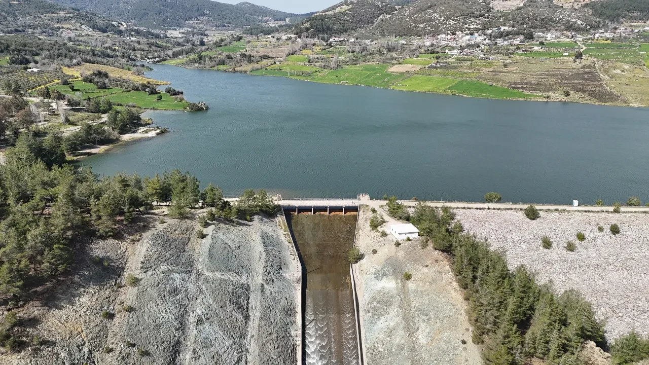 Son 65 yılın en kurak yılında tamamen kurumuştu: Su seviyesi 3 ayda yüzde 100'e ulaştı