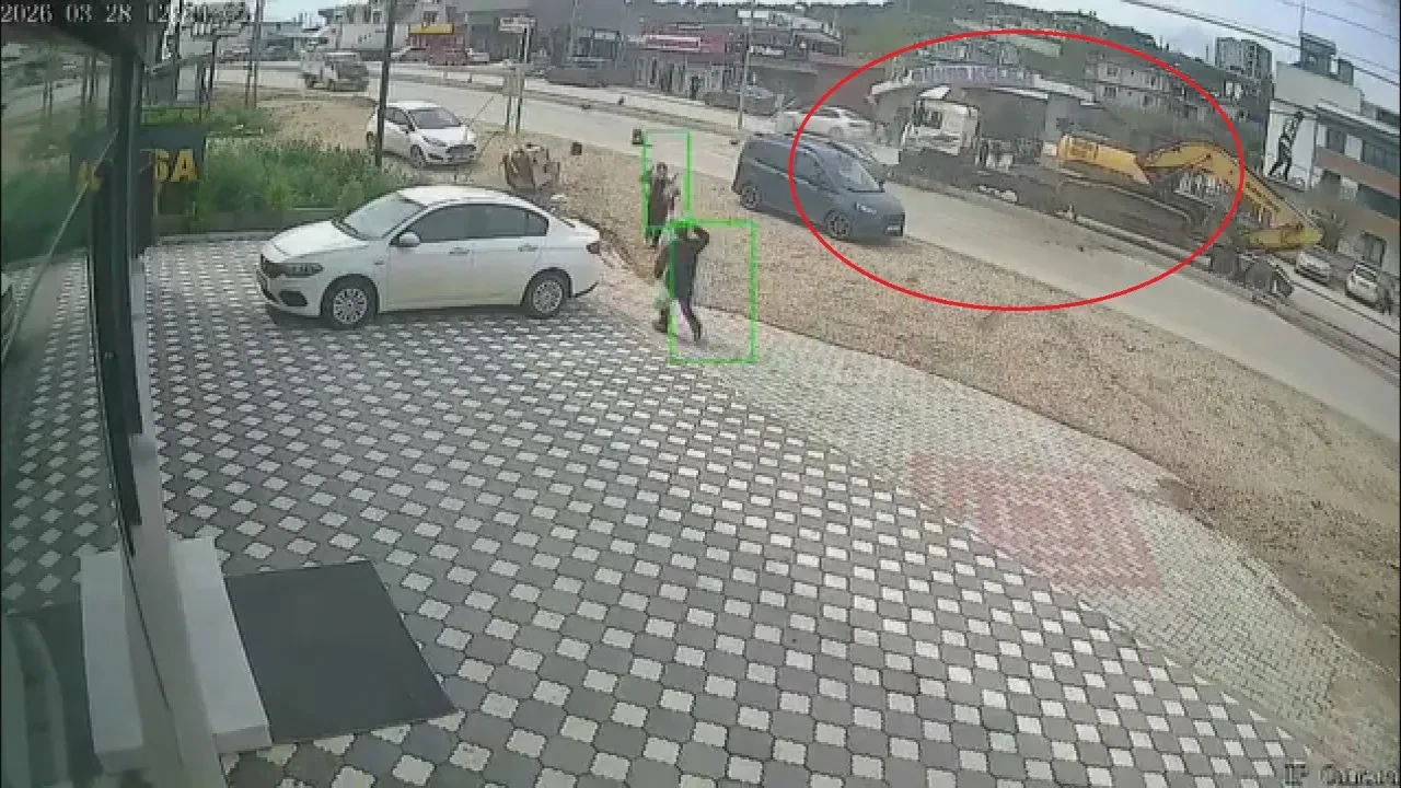 Tek manevra faciayı önledi: Öğrencilerin arasına dalmamak için gözünü kararttı