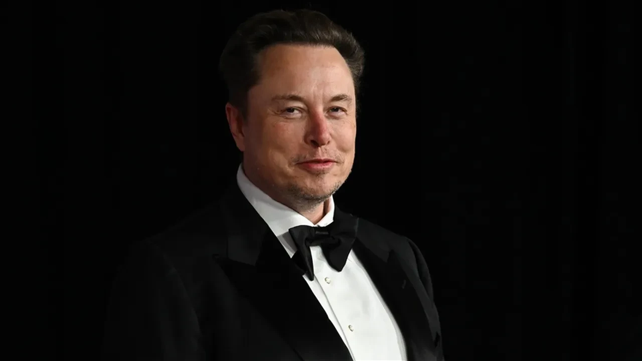 Elon Musk’tan net mesaj: 'SpaceX telefon yapmıyor'