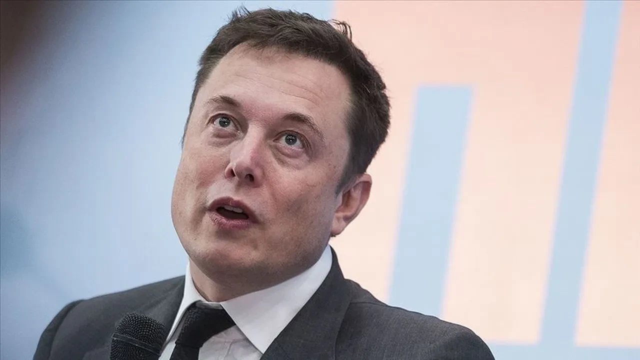 Elon Musk’tan net mesaj: 'SpaceX telefon yapmıyor'