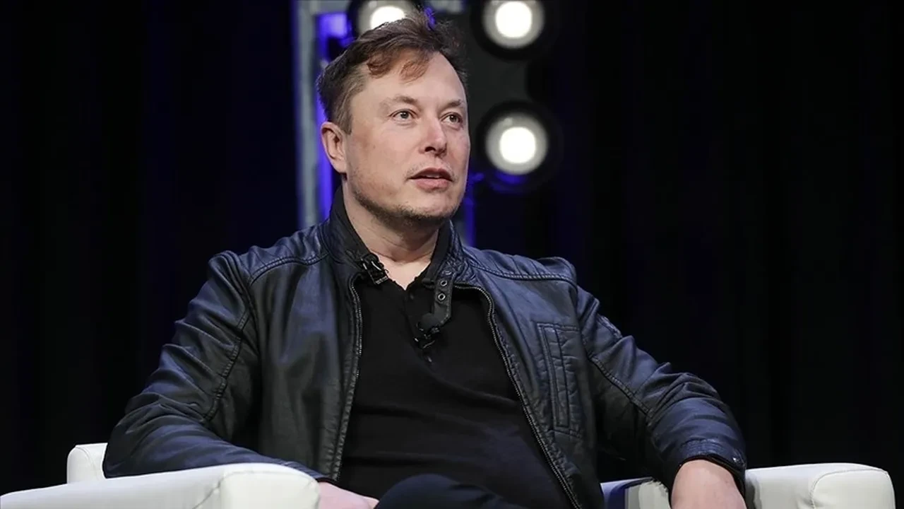 Elon Musk’tan net mesaj: 'SpaceX telefon yapmıyor'
