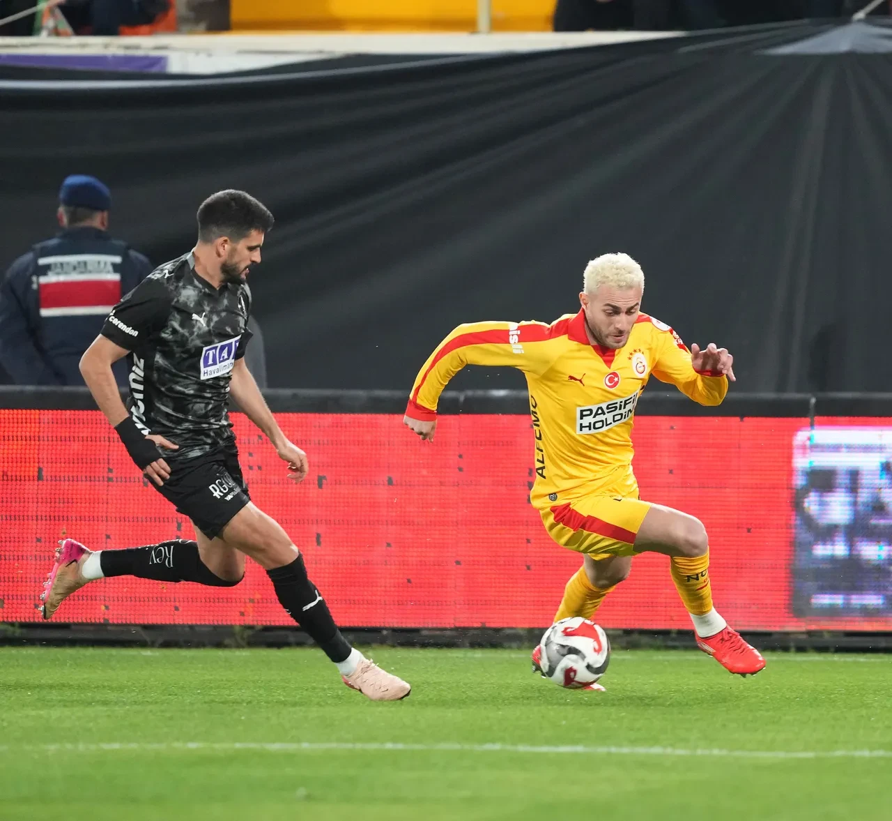 Galatasaray'da Okan Buruk'tan Fenerbahçe kıyası!