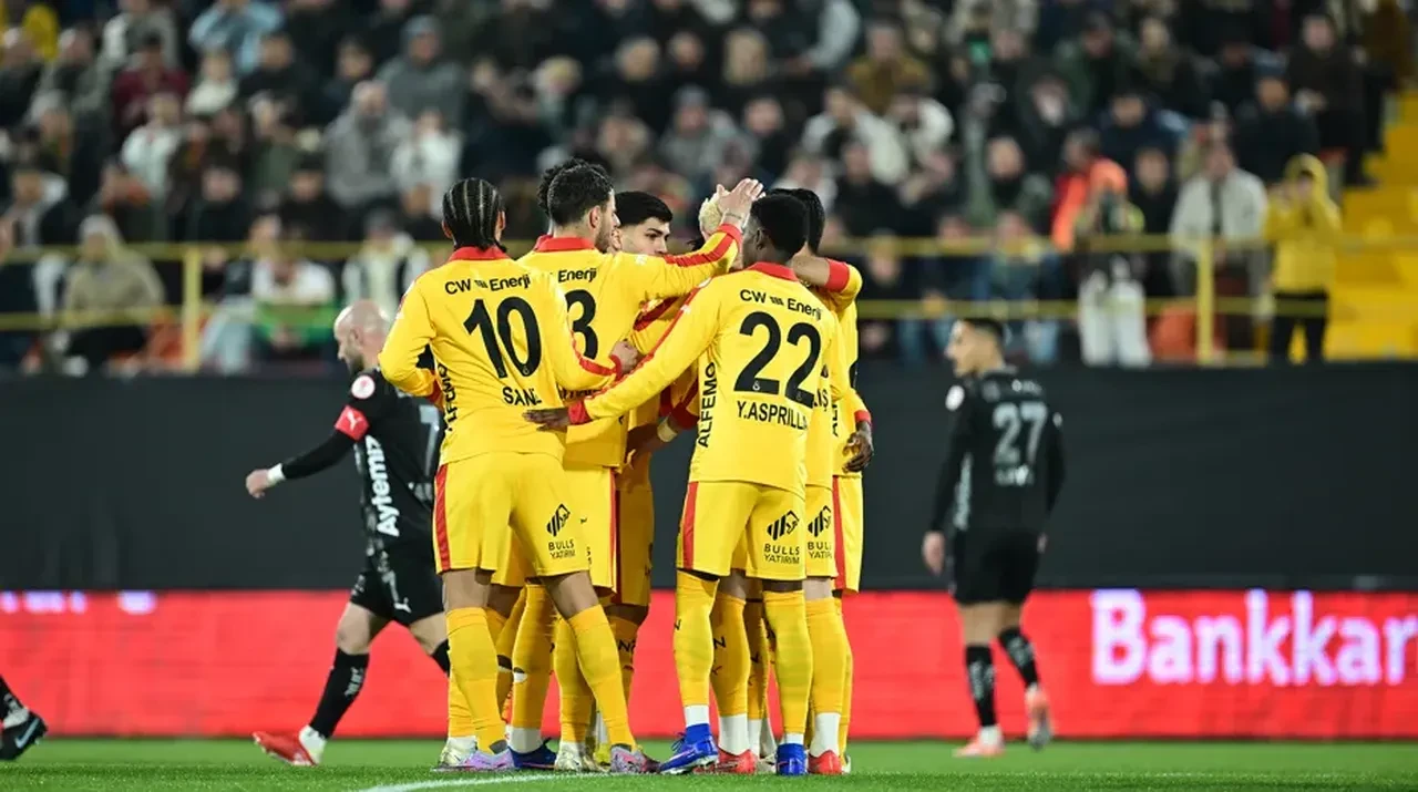 Galatasaray'da Okan Buruk'tan Fenerbahçe kıyası!