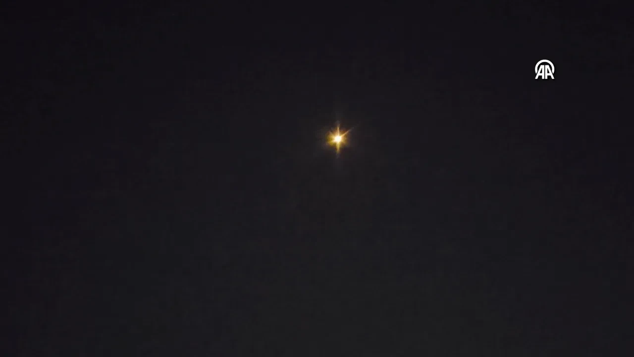 İran, İsrail'e füze yağdırıyor: İşte füzelerin ateşlendiği anlar 