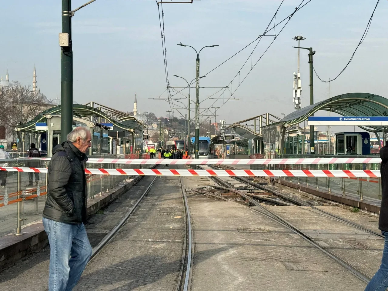 İstanbul’un kalbinde ulaşım durdu! Eminönü’nde Tramvaylar çarpıştı, seferler aksadı