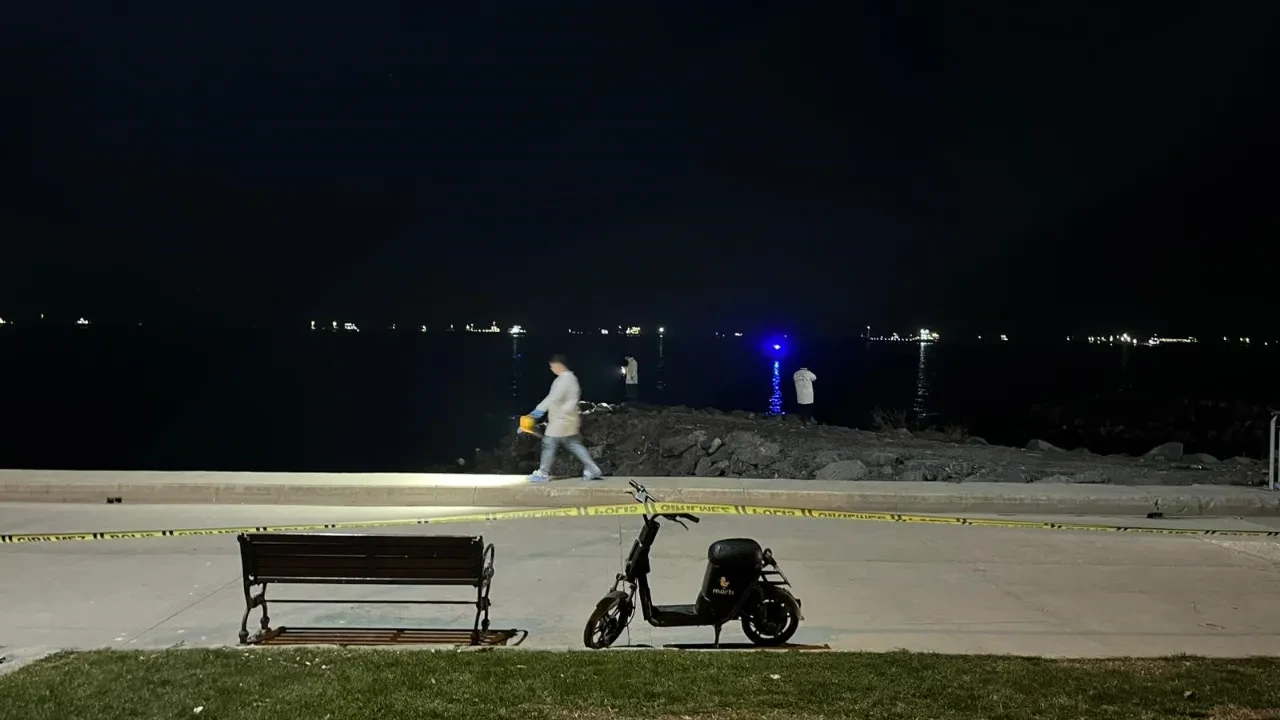 Kazlıçeşme'de gece yarısı acı görüntü: Önce anne sonra ufak kızı atladı