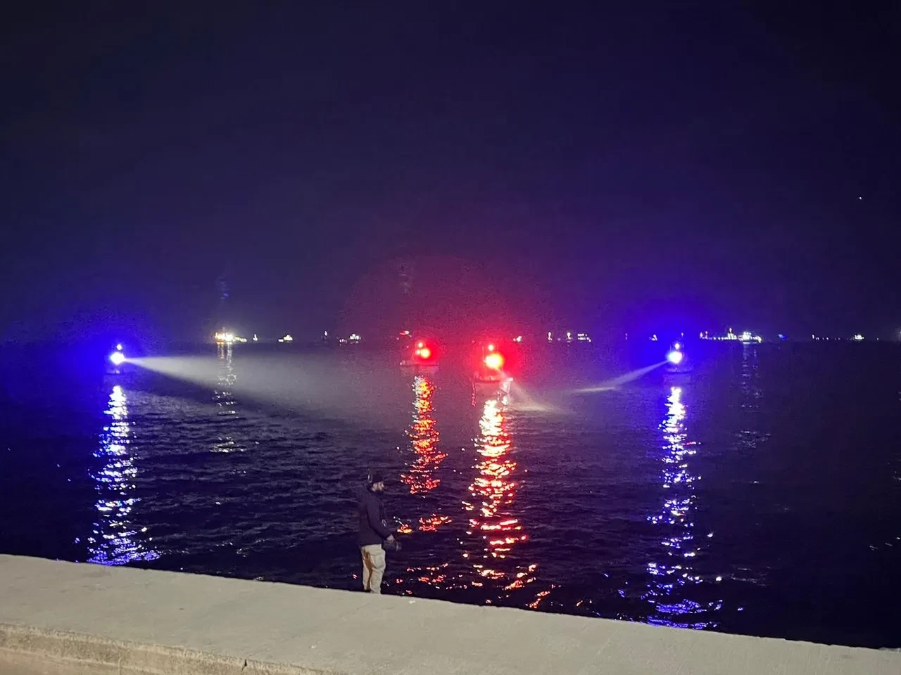 Kazlıçeşme'de gece yarısı acı görüntü: Önce anne sonra ufak kızı atladı