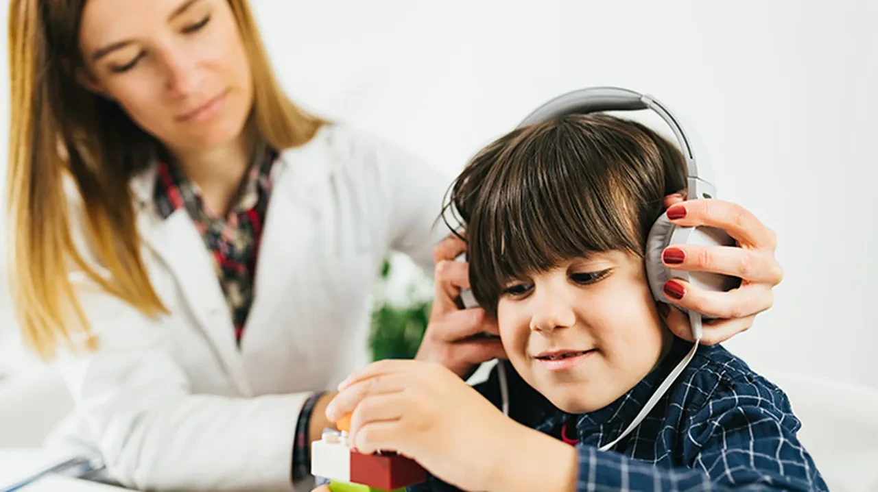 Uzmanı uyardı: İşitme kaybı okul başarısını olumsuz etkiliyor
