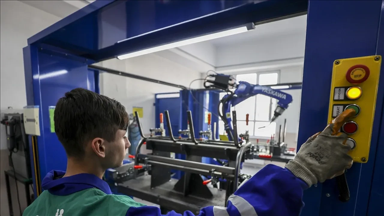 18–25 yaş arası gençlere devletten her ay 28 bin 75 TL! Başvuru şartları belli oldu