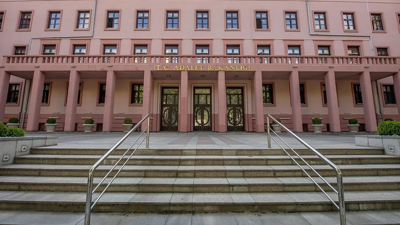 Adalet Bakanlığı 15 Bin Personel Alımı 2026: Başvuru Tarihleri Açıklandı mı? Kadro, Branş ve Şartlar Neler?