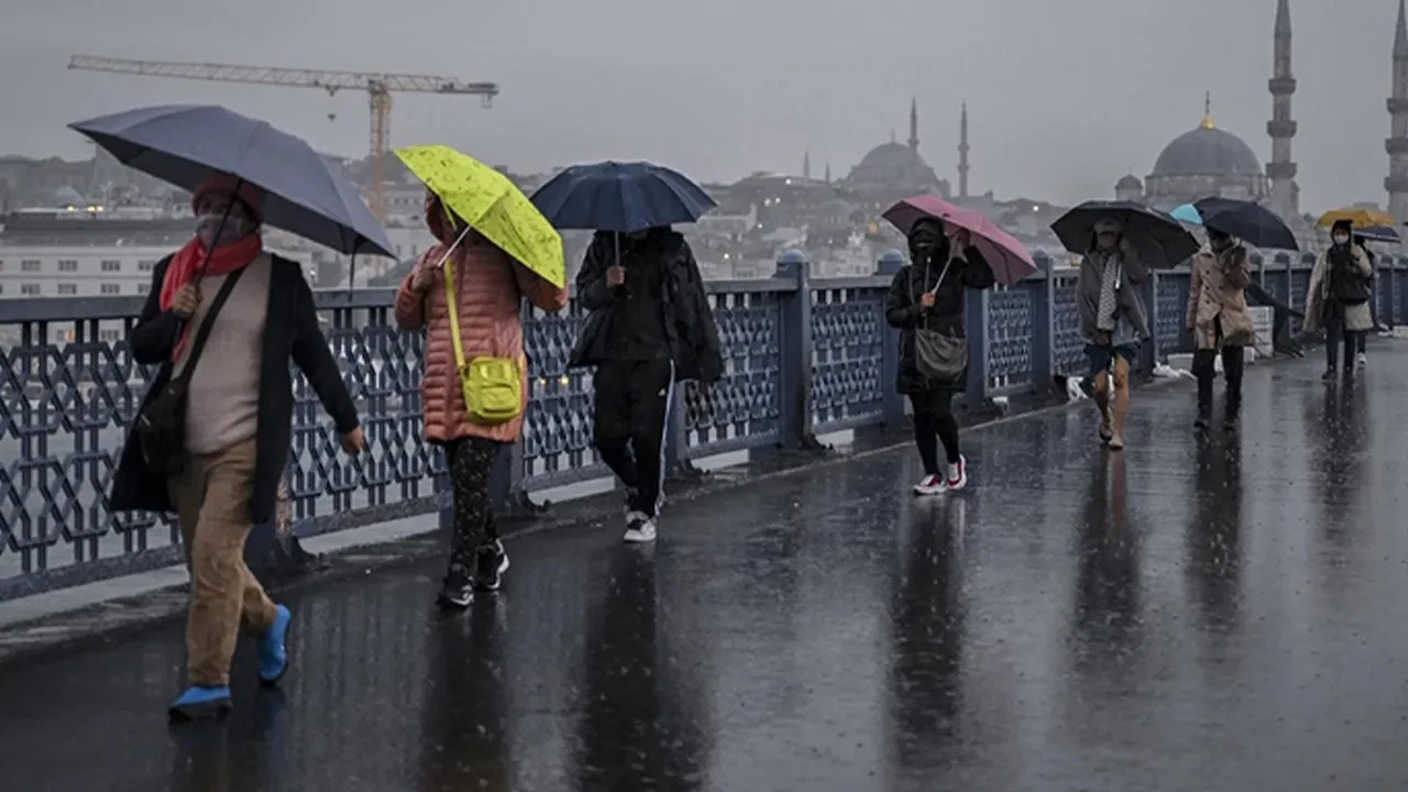 AKOM saat verdi! İstanbul için kuvvetli yağmur uyarısı: 93 kg yağış kaydedildi
