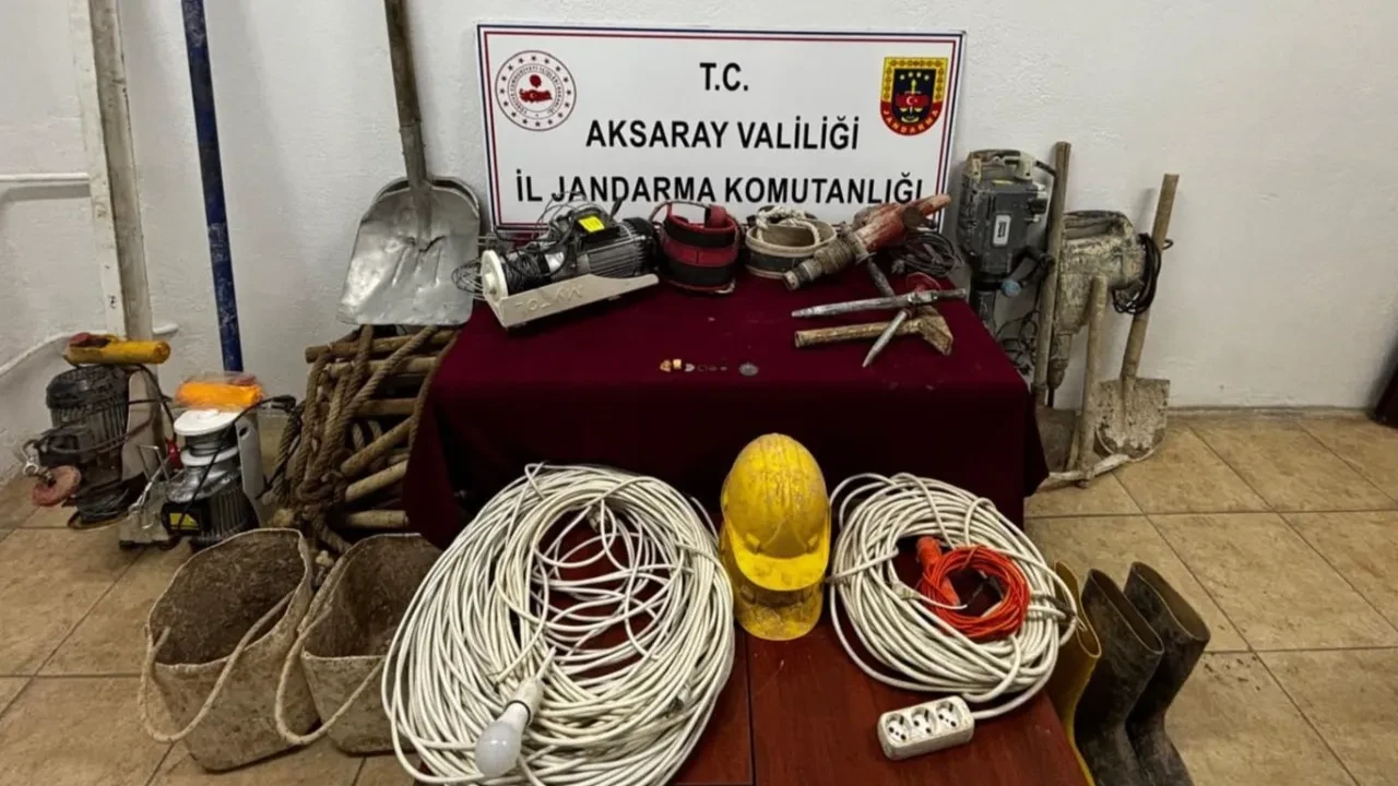 Aksaray'da define avcılarına suçüstü: Tarihi eserlerle yakalandılar