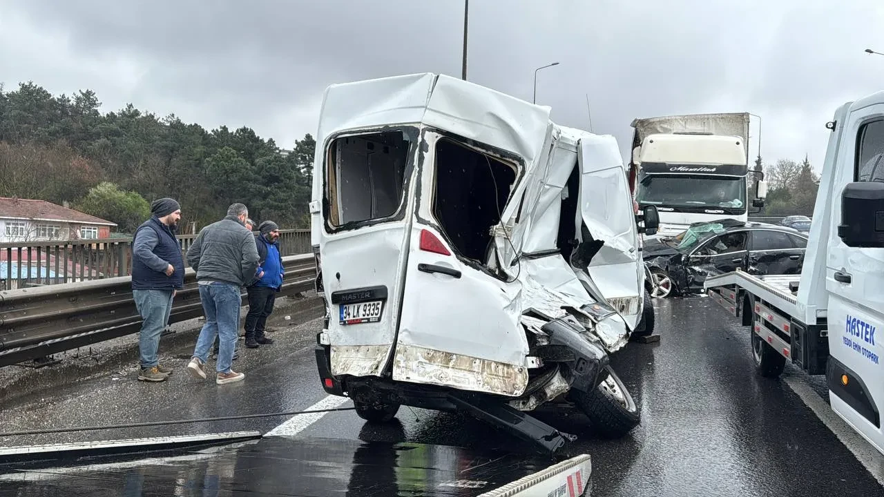 Anadolu Otoyolu'nda zincirleme kaza! 6 araç birbirine girdi: İstanbul istikameti ulaşıma kapandı