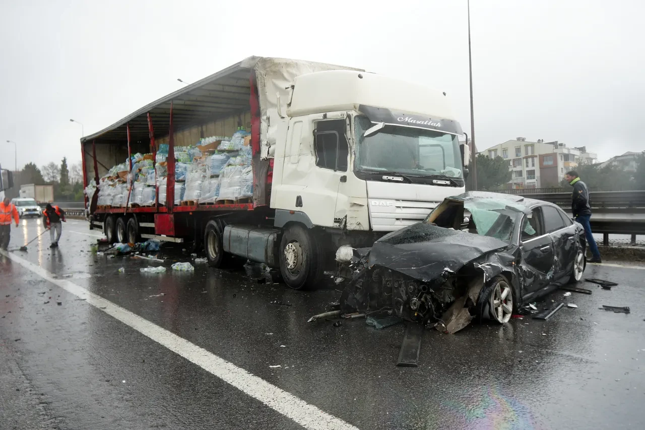 Anadolu Otoyolu'nda zincirleme kaza! 6 araç birbirine girdi: İstanbul istikameti ulaşıma kapandı