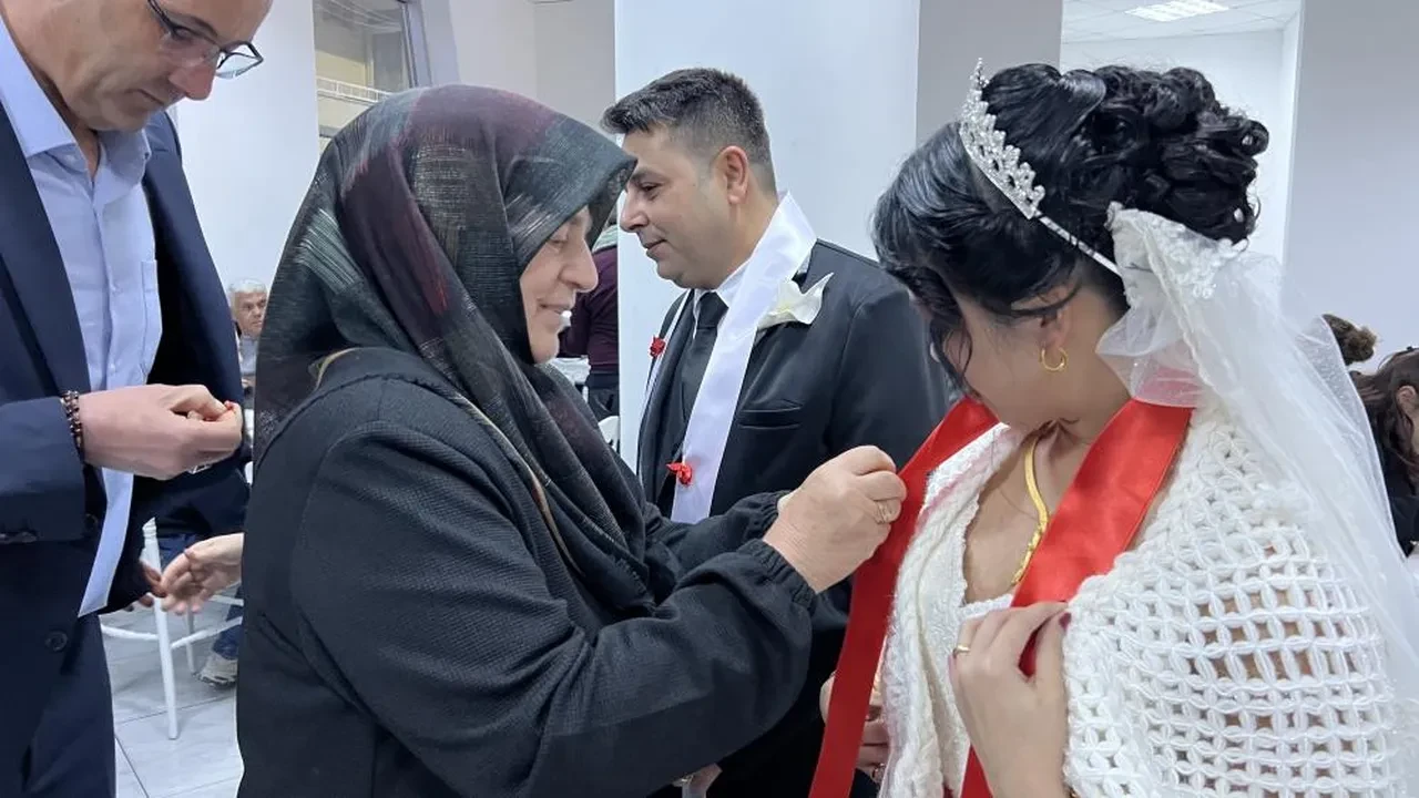 Aşkı savaş oyununda buldu! 'Bro' dediği kişiyle nikah masasına oturdu