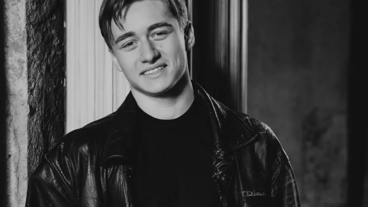  Çirkin dizisinde Çağlar Ertuğrul'un gençliğini oynayan Ali Talha Gürbüz kimdir? Ali Talha Gürbüz kaç yaşında nereli?