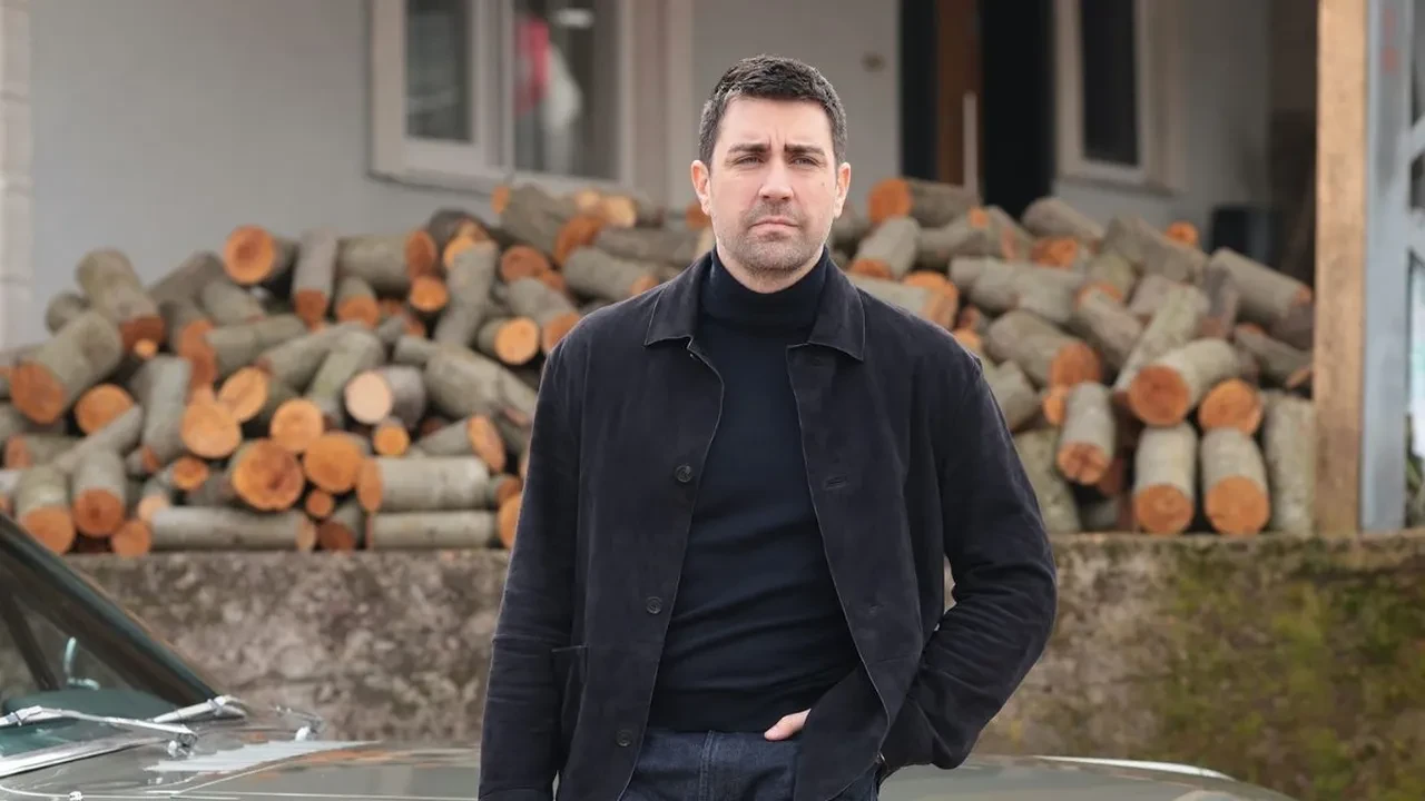 Çirkin dizisinin başrolü Derya Pınar Ak’ın yaşını duyan şoke oldu! Partneri Çağlar Ertuğrul bakın kaç yaşındaymış