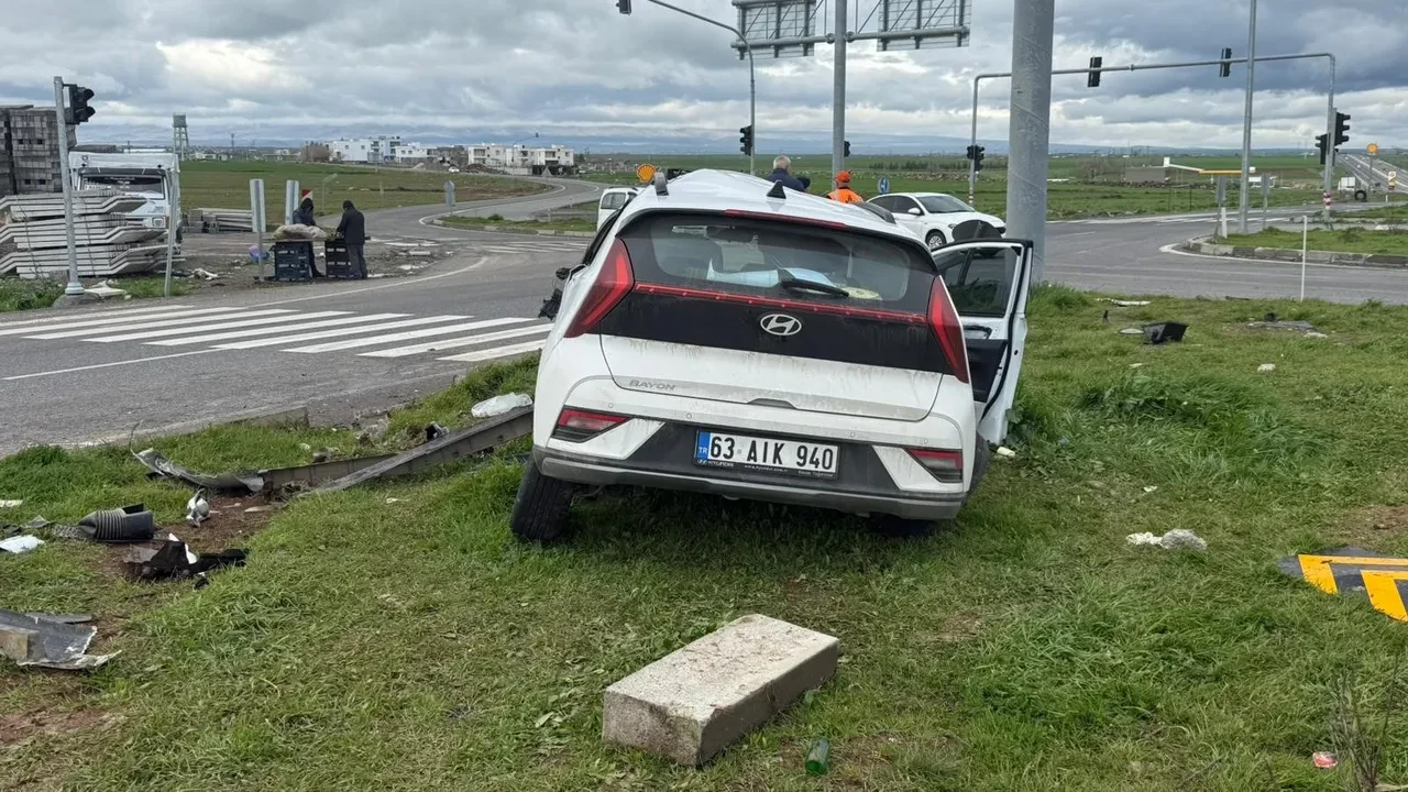 Diyarbakır'da okul servisi ile otomobil çarpıştı! Çok sayıda öğrenci yaralandı 