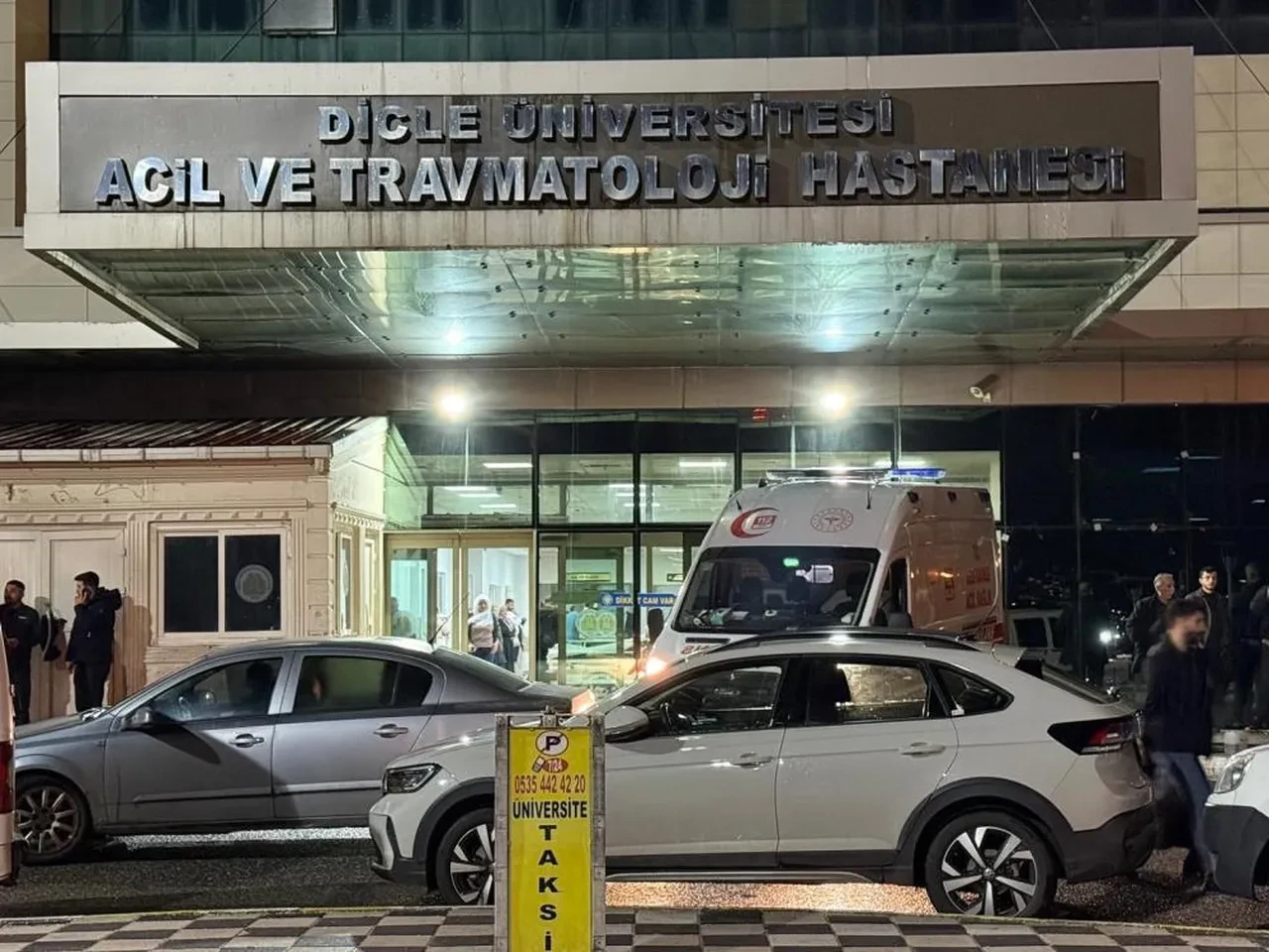 Eşini başka erkekle uygunsuz yakalayan şahıs kurşun yağdırdı: 1 ölü, 1 yaralı