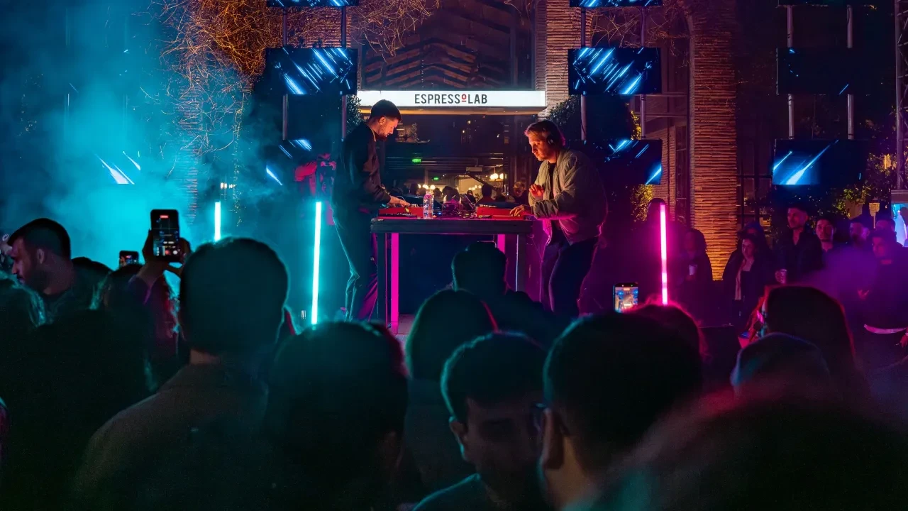 Espressolab Roastery, elektronik müziğin yükselen ikilisini ağırladı