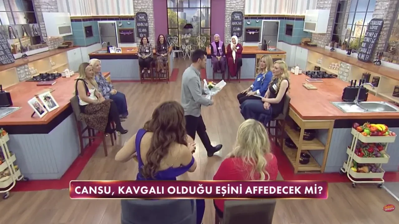 Gelinim Mutfakta Cansu'nun eşi Ayaz stüdyoda! Kaynana Dönüş bohçayı açtı, stüdyoda tansiyon tavan yaptı
