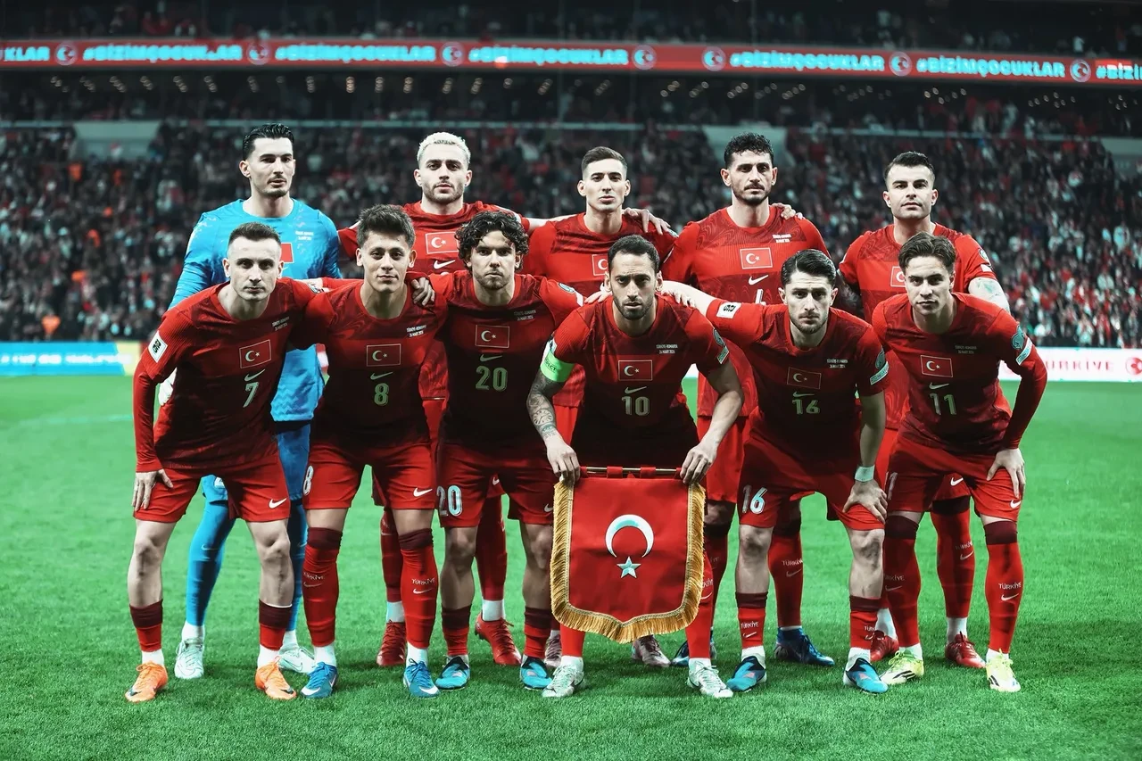 Hakan Çalhanoğlu'na Kosova maçı öncesinde İbrahim Hacıosmanoğlu'nun sözleri soruldu!