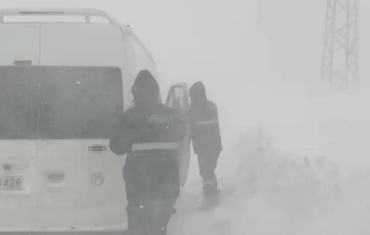 Hakkari’de yarın okullar tatil mi? Kar yağışıyla gözler valilik kararına çevrildi