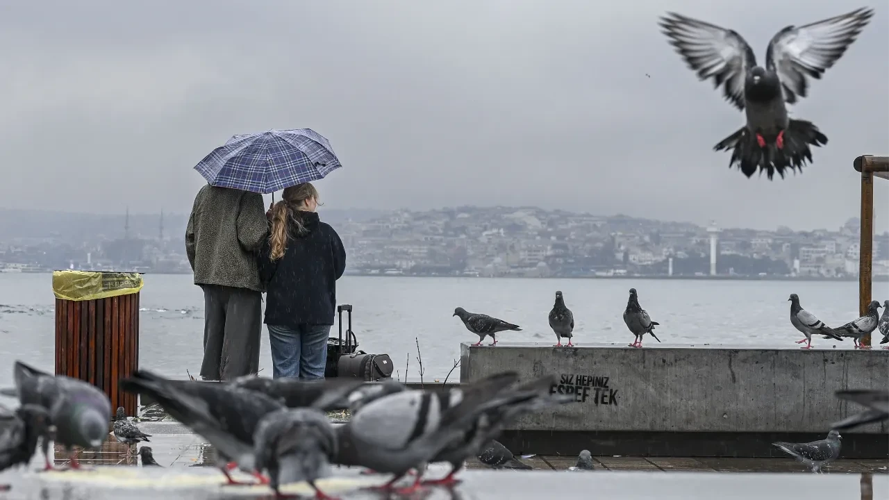İstanbul'da dinmek bilmeyen yağmur merak konusu oldu: Meteoroloji uzmanı gelen yeni sistem için uyardı