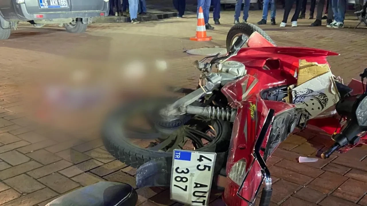 Motosiklet sürücüsünün öldüğü kaza kamera: Kamyonet sürücüsü çarpıp kaçtı