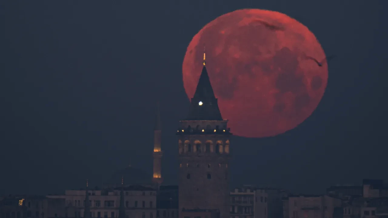 Pembe dolunay nasıl olur Türkiye'den görülecek mi?