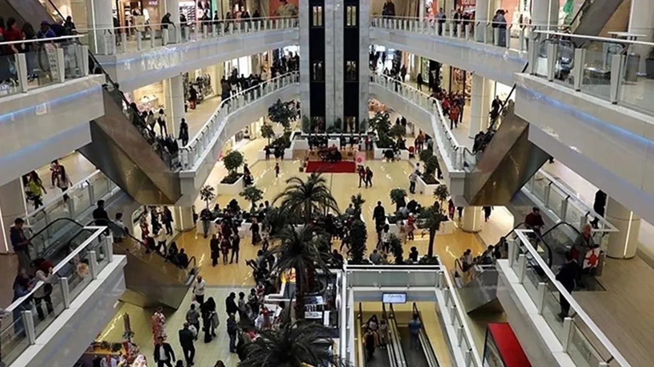 Ankara'daki bir AVM'den ilginç karar! 18 yaş altındakiler alınmayacak