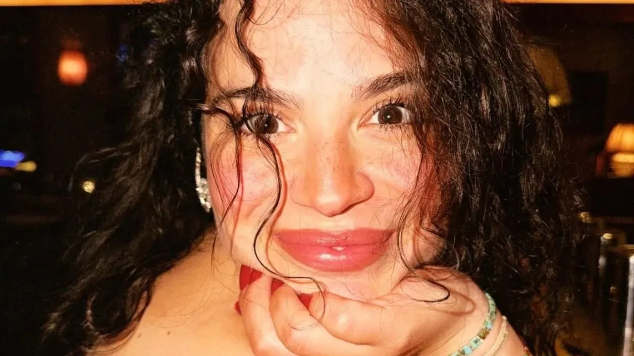 Aslı Bekiroğlu gözyaşları içerisinde açıkladı! Ünlü oyuncu 6 kez operasyon geçirmişti