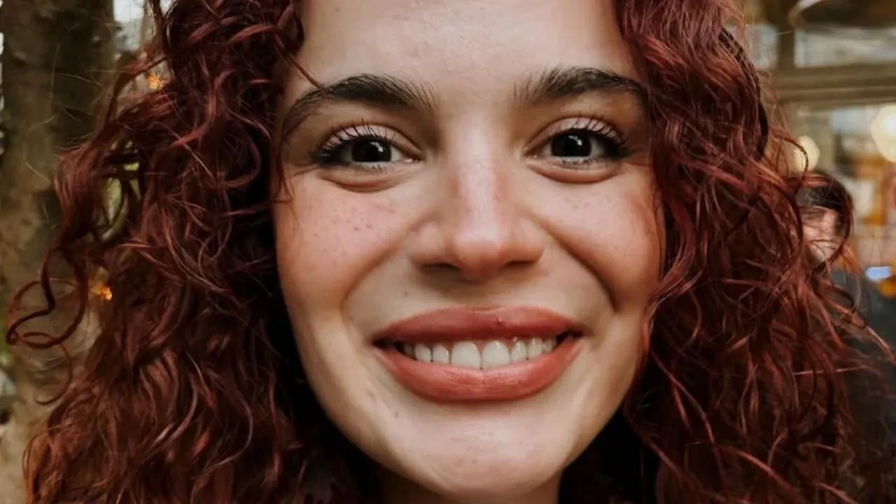 Aslı Bekiroğlu gözyaşları içerisinde açıkladı! Ünlü oyuncu 6 kez operasyon geçirmişti