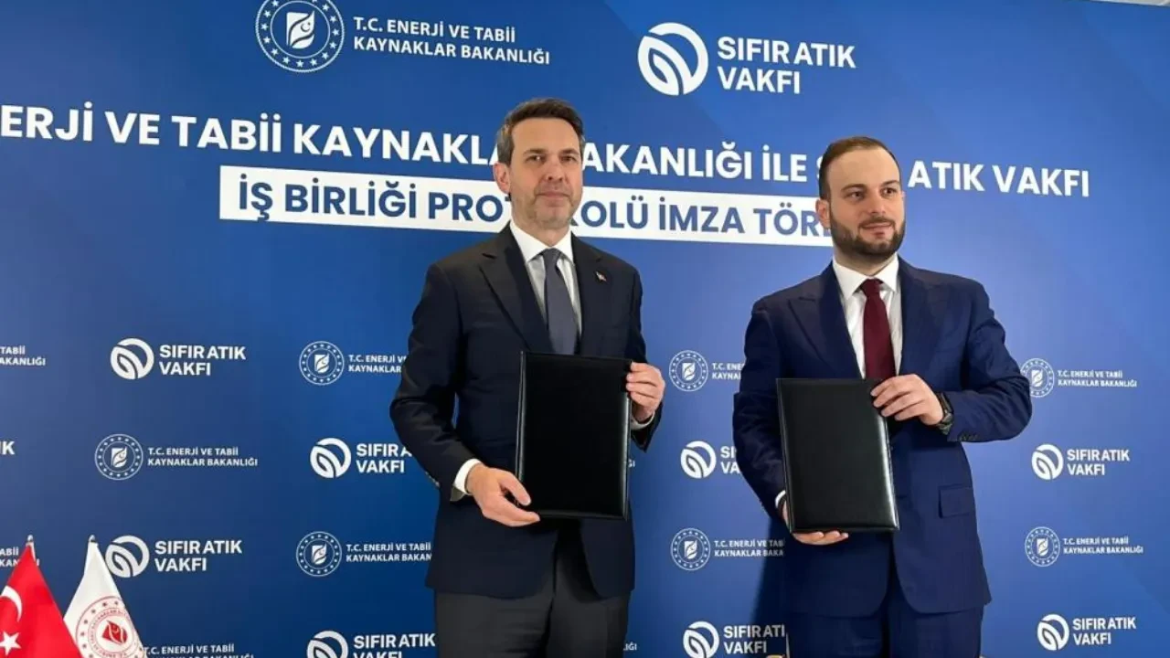 Bakan Bayraktar: Savaşın eşiğinde enerjiyi doğru kullanabilmek her zamankinden daha önemli