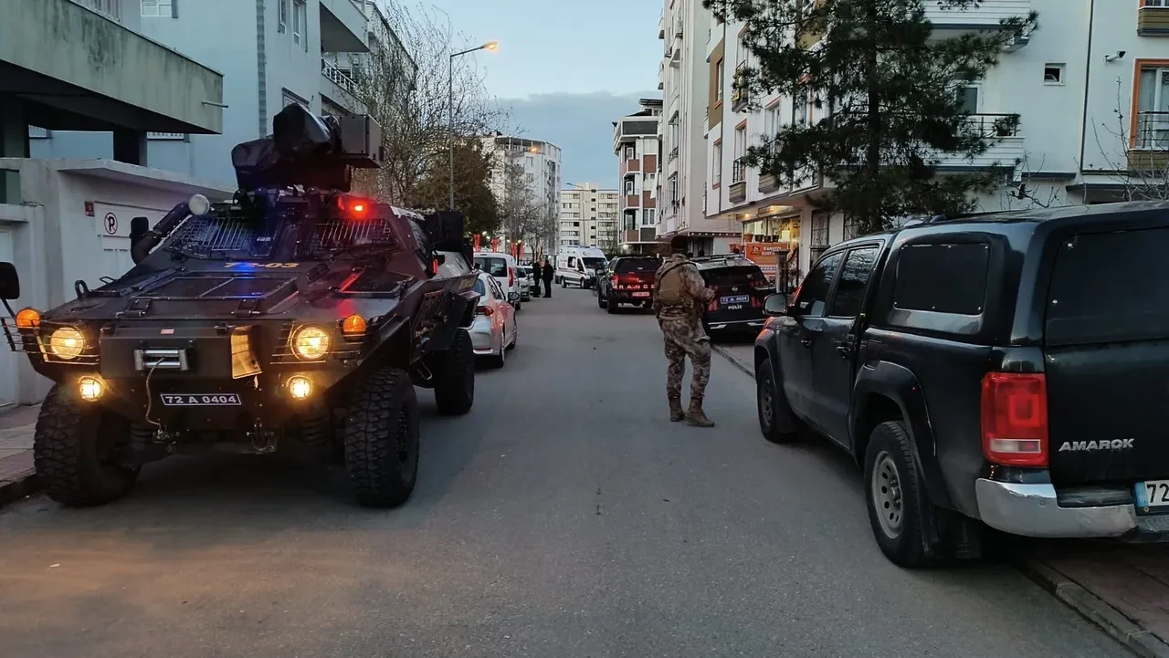 Batman'da 17 yaşındaki çocuk dehşet saçtı! Annesini ve abisini öldürdü