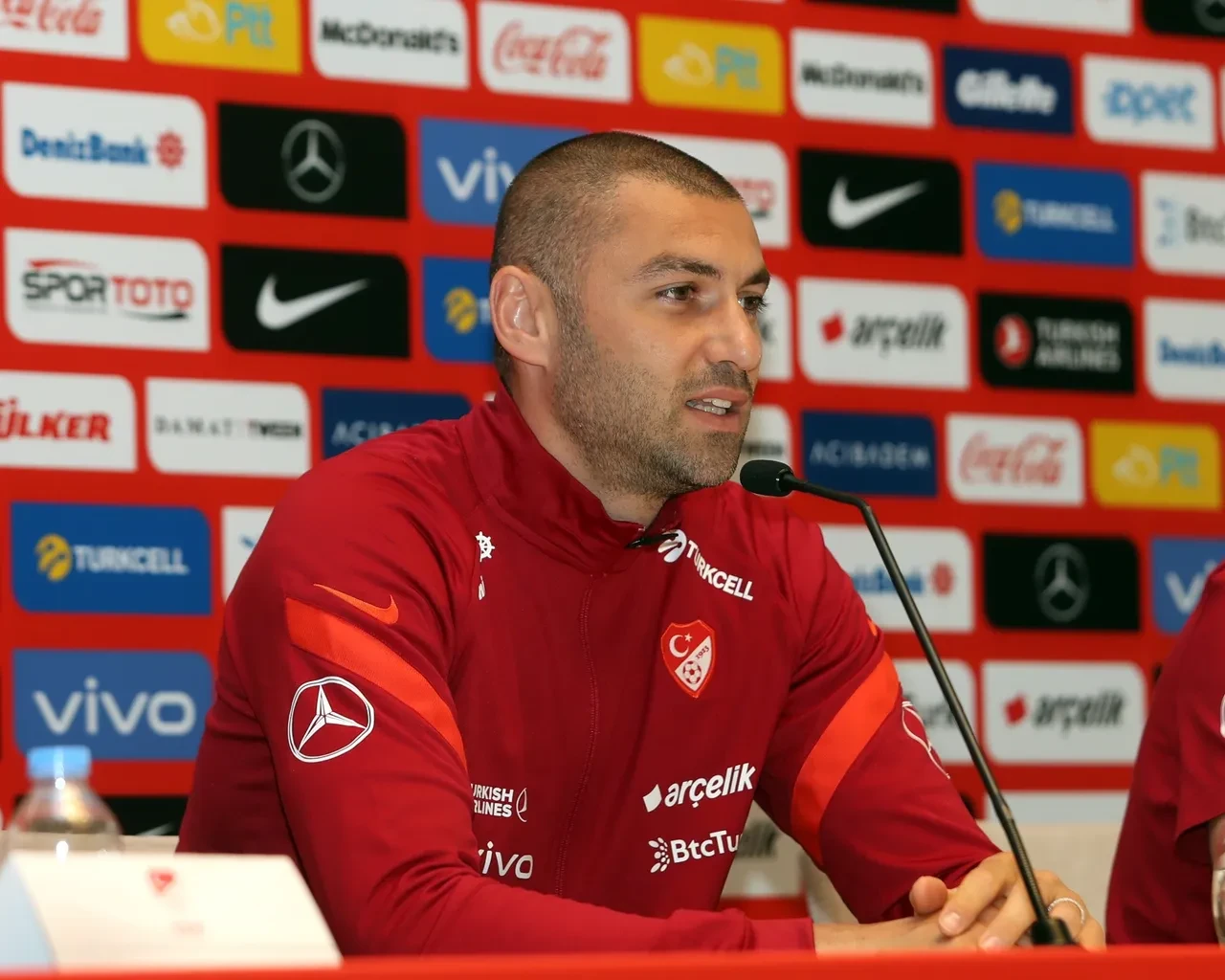 Burak Yılmaz'dan milli takım paylaşımı: "Hep bir eksiklik"