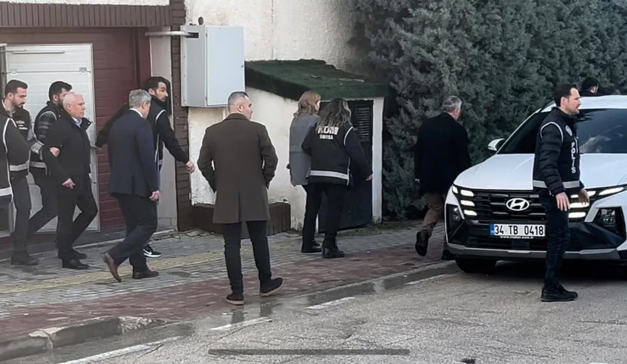 Bursa Büyükşehir Belediyesi'ne operasyon: Belediye Başkanı Mustafa Bozbey gözaltında