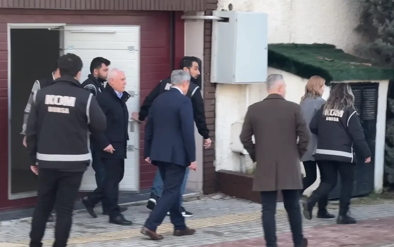 Bursa Büyükşehir Belediyesi'ne operasyon: Belediye Başkanı Mustafa Bozbey gözaltında