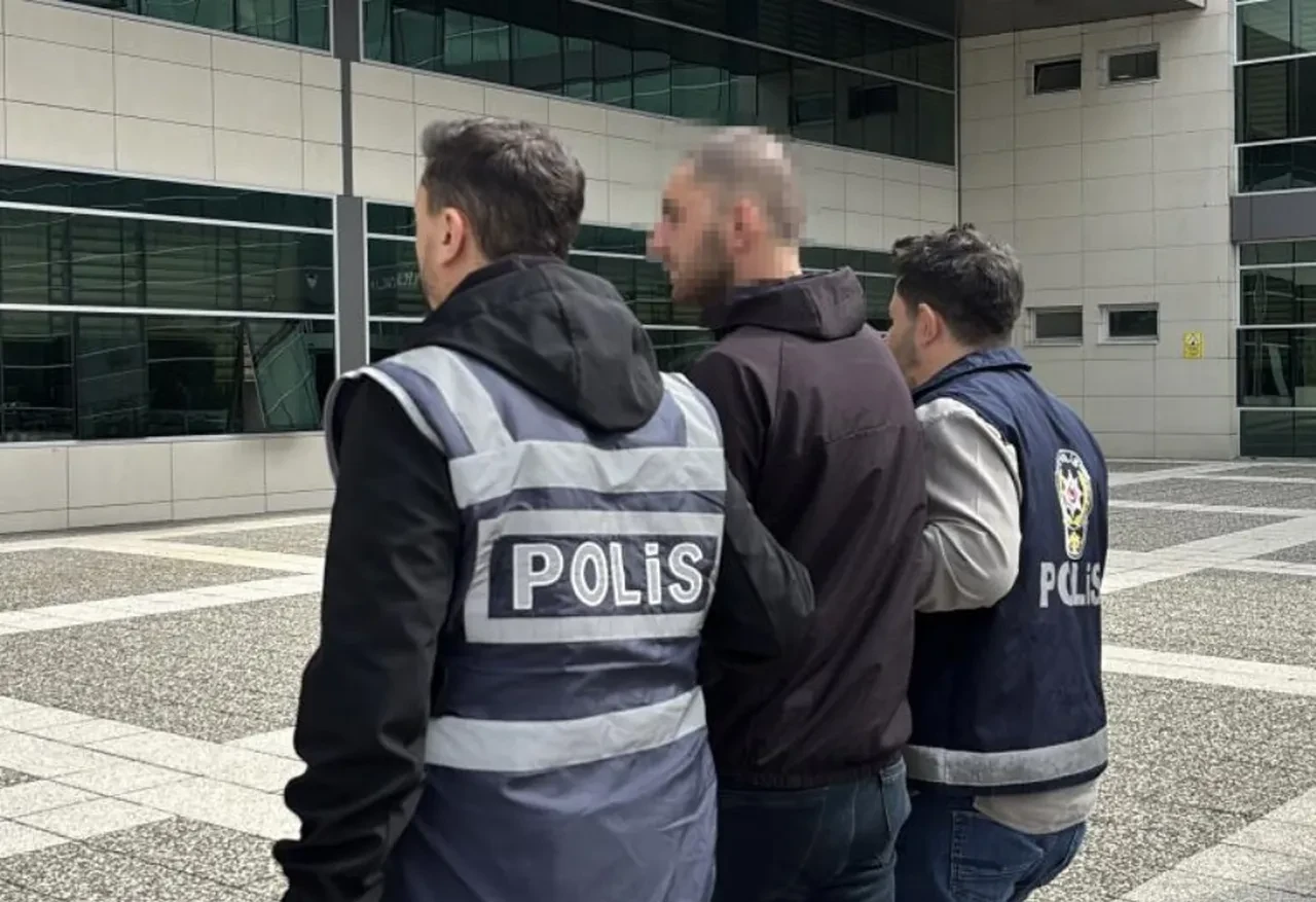 Çaldığı kamyonu merdiven olarak kullandı! Eski sevgilisinin evini soyan hırsız yakalandı