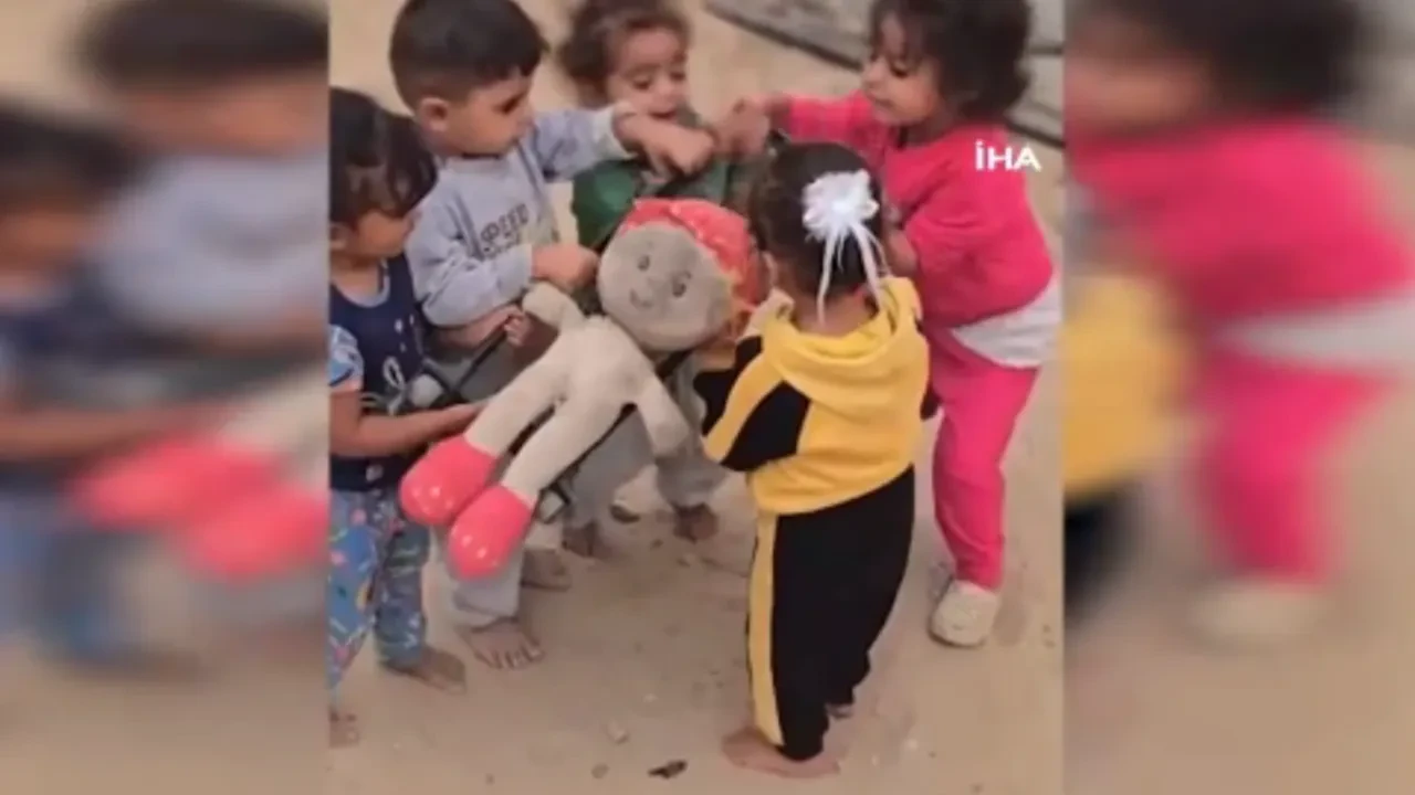 'Cenaze oyunları' yürekleri dağladı! Gazze'de çocuklar ölümle iç içe büyüyor 