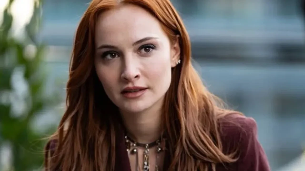 Çirkin dizisinin Lale'si Başak Gümülcinelioğlu kimdir, evli mi? Başak Gümülcinelioğlu kaç yaşında, hangi dizilerde oynadı?