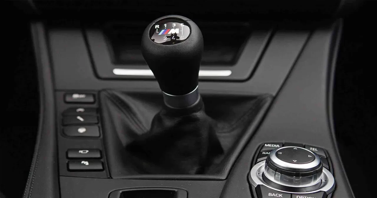 Debriyaja veda: 8 dev marka manuel vites defterini kapatıyor