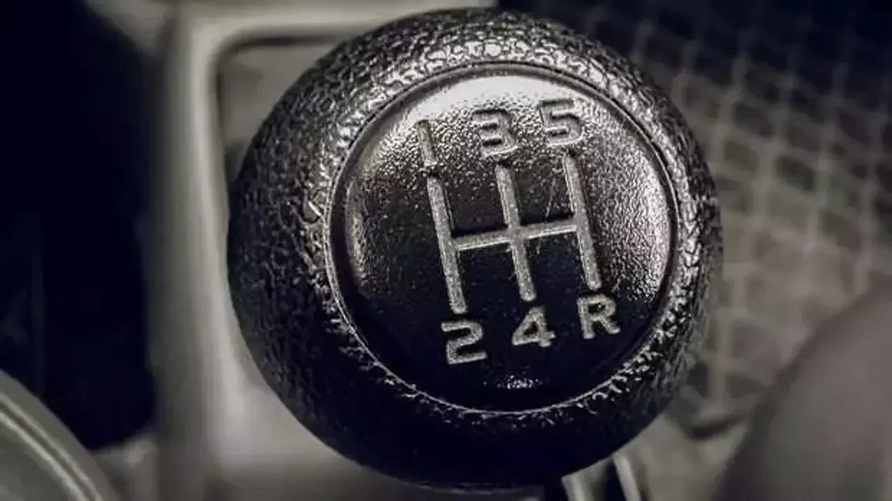 Debriyaja veda: 8 dev marka manuel vites defterini kapatıyor