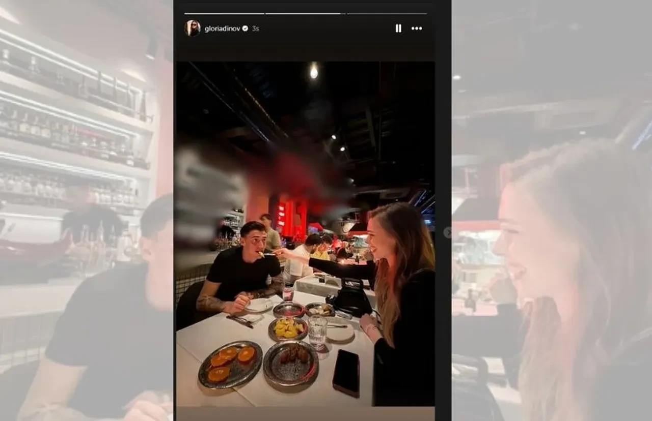 Futbolcu Berke Özer'in dileği gerçek oldu! Sevgilisi bıçağın ucuyla elma yedirdiği bir fotoğraf paylaştı